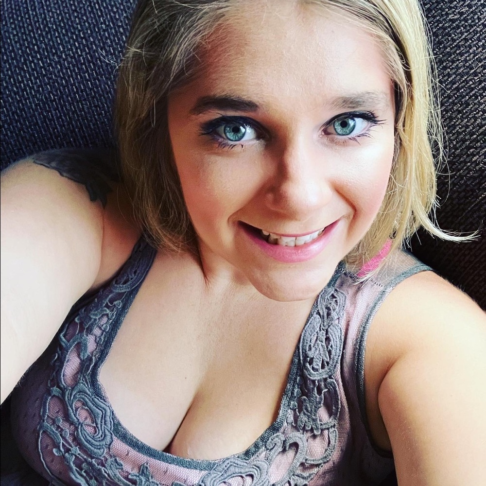 Meet your Posher, Laura